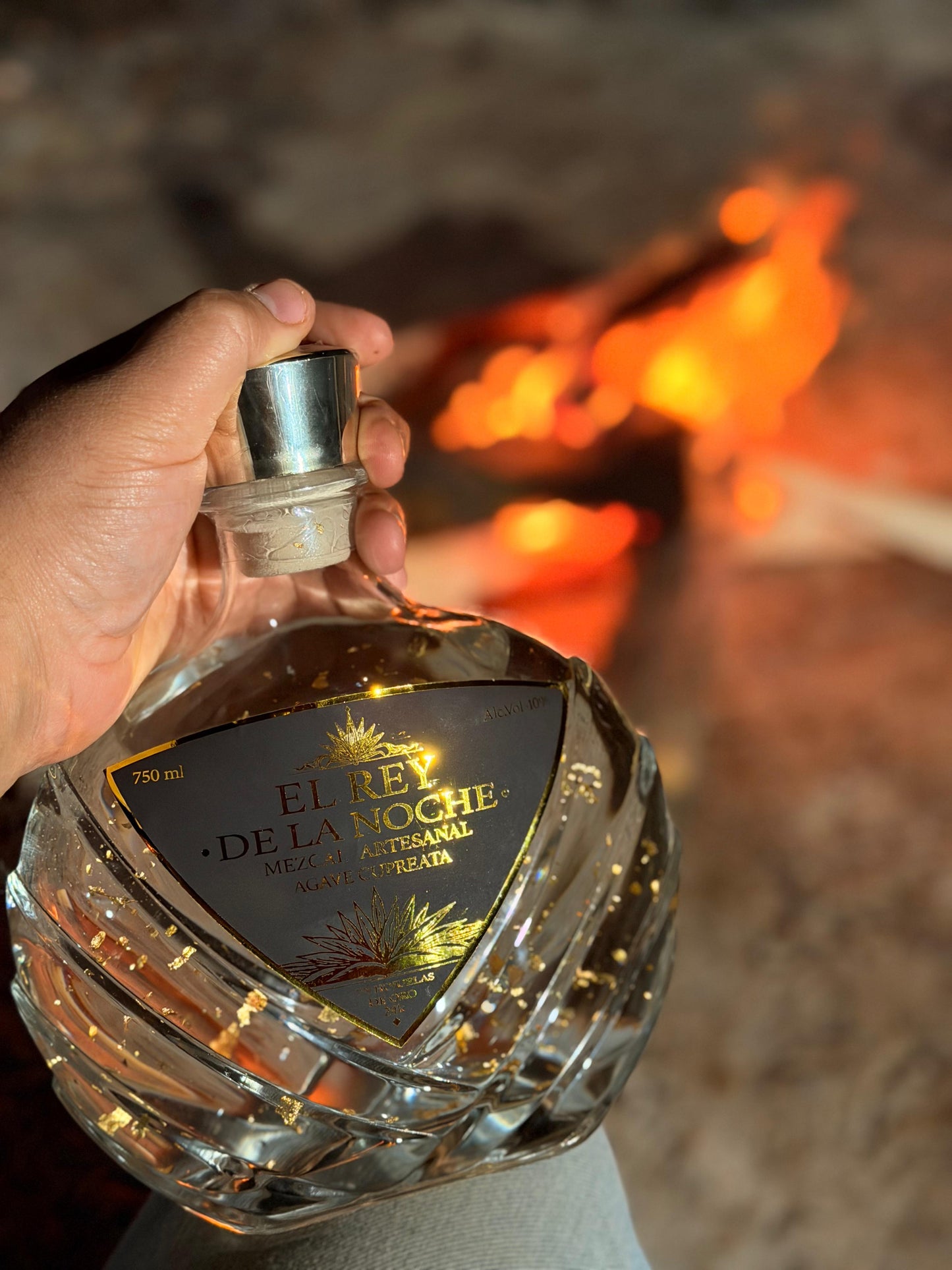 Mezcal Oro - Edición Especial con Hojuelas de Oro de 24k